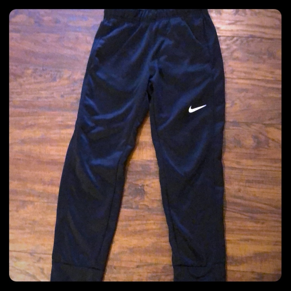 Boys Therma-Fit Nike Black Sweatpants Pants Medium
